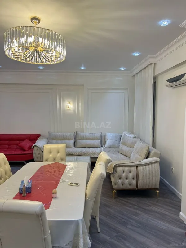 Satılır 3 otaqlı mənzil 135.5 m²