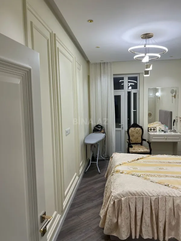 Satılır 3 otaqlı mənzil 135.5 m²