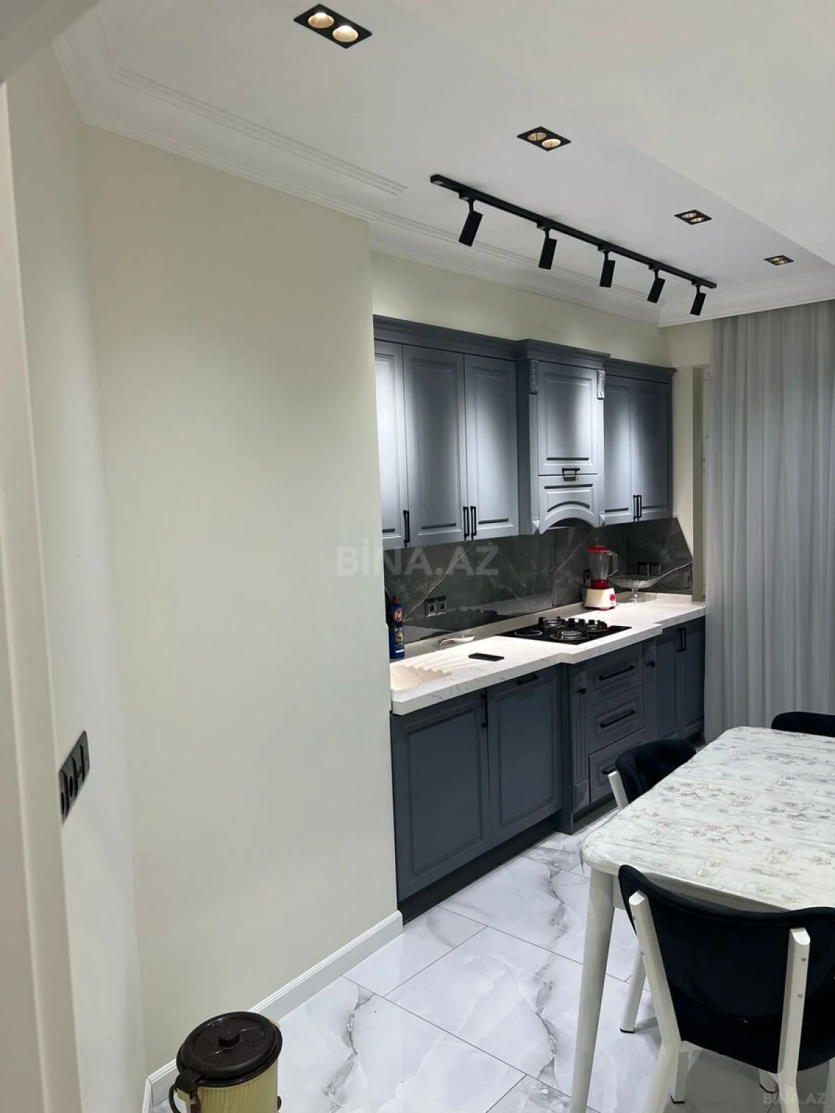 Satılır 3 otaqlı mənzil 135.5 m²