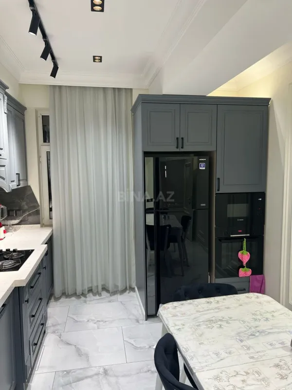 Satılır 3 otaqlı mənzil 135.5 m²