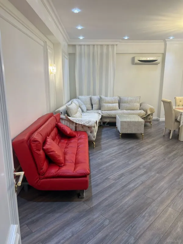 Satılır 3 otaqlı mənzil 135.5 m²