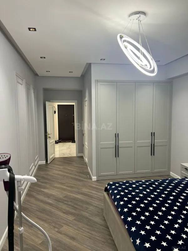 Satılır 3 otaqlı mənzil 135.5 m²