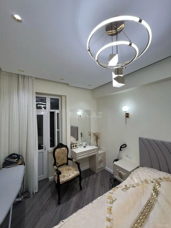 Satılır 3 otaqlı mənzil 135.5 m²