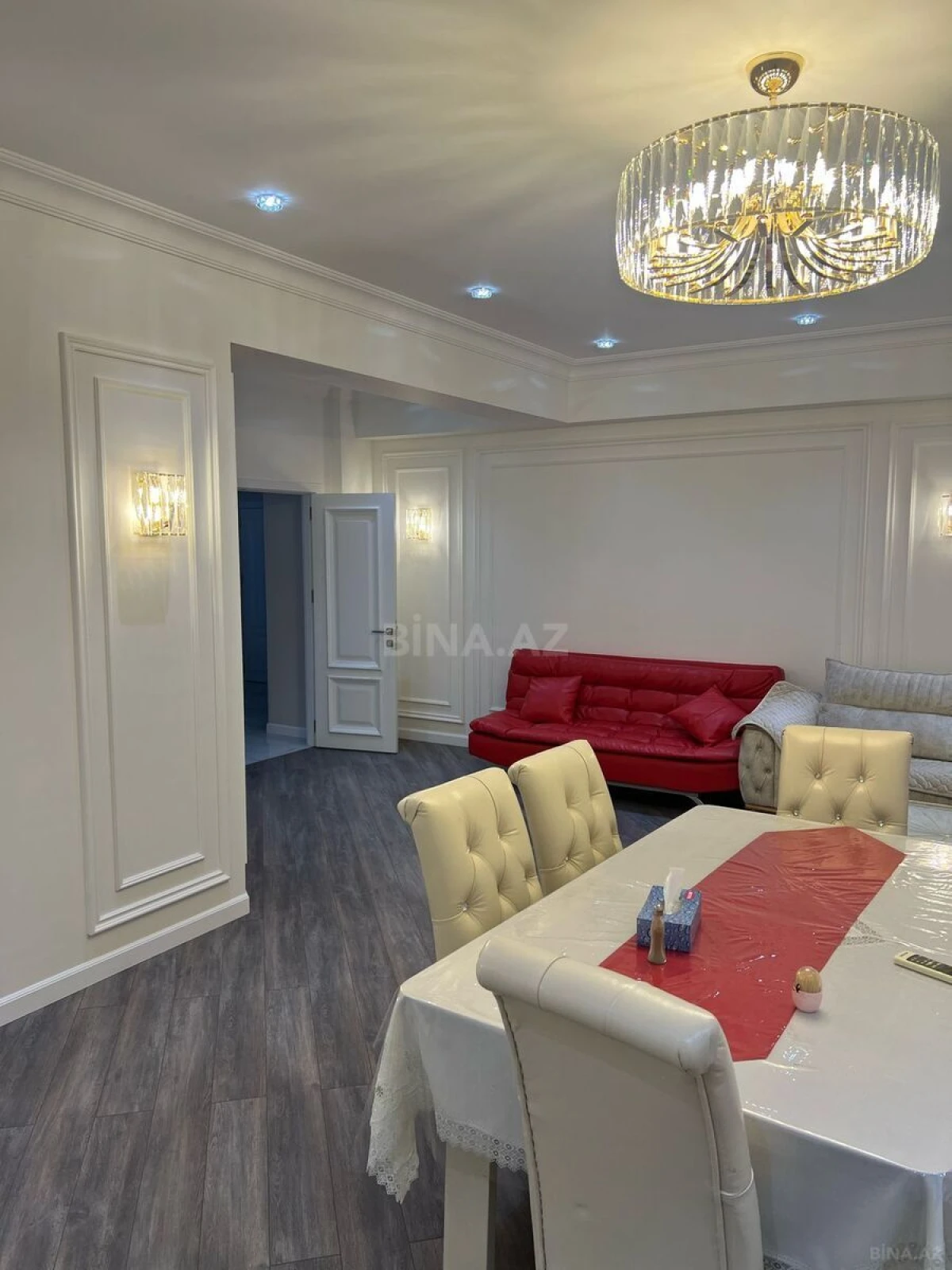 Satılır 3 otaqlı mənzil 135.5 m²
