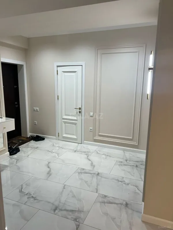 Satılır 3 otaqlı mənzil 135.5 m²