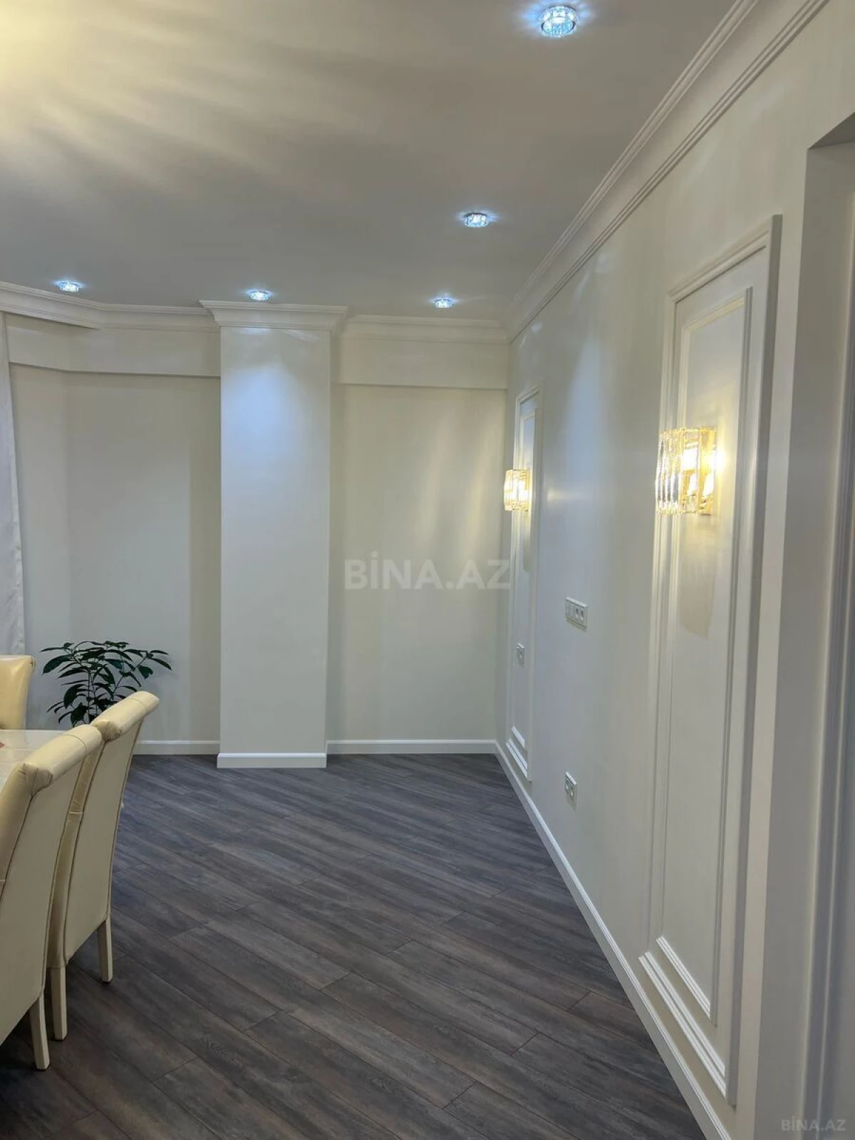Satılır 3 otaqlı mənzil 135.5 m²