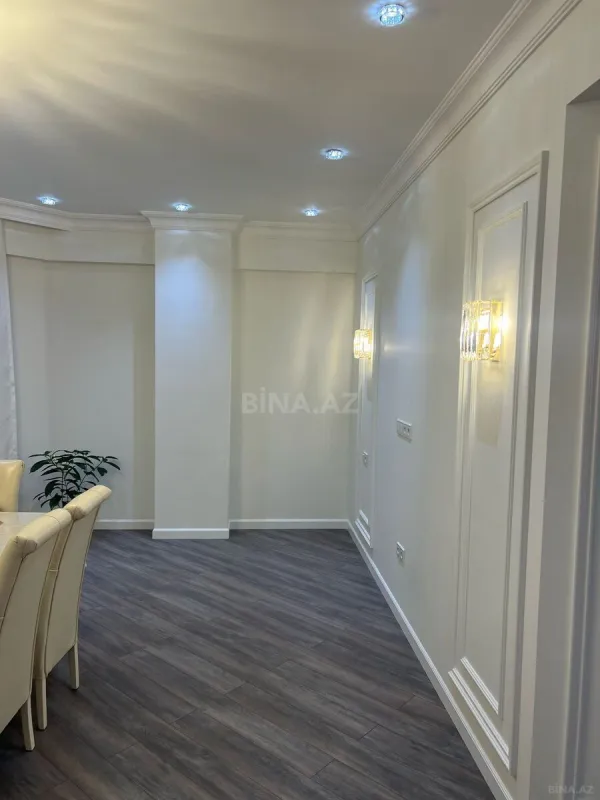 Satılır 3 otaqlı mənzil 135.5 m²