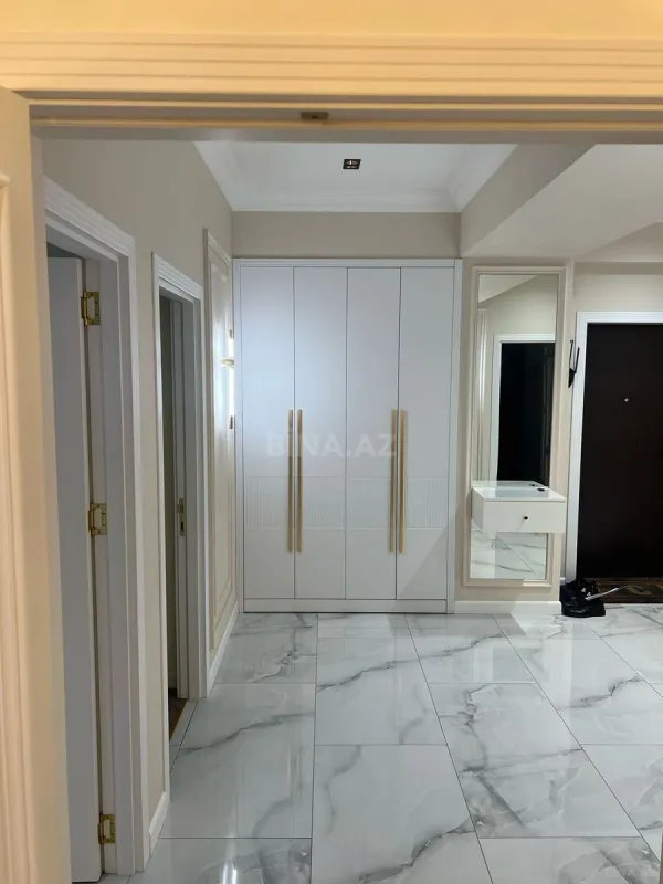 Satılır 3 otaqlı mənzil 135.5 m²