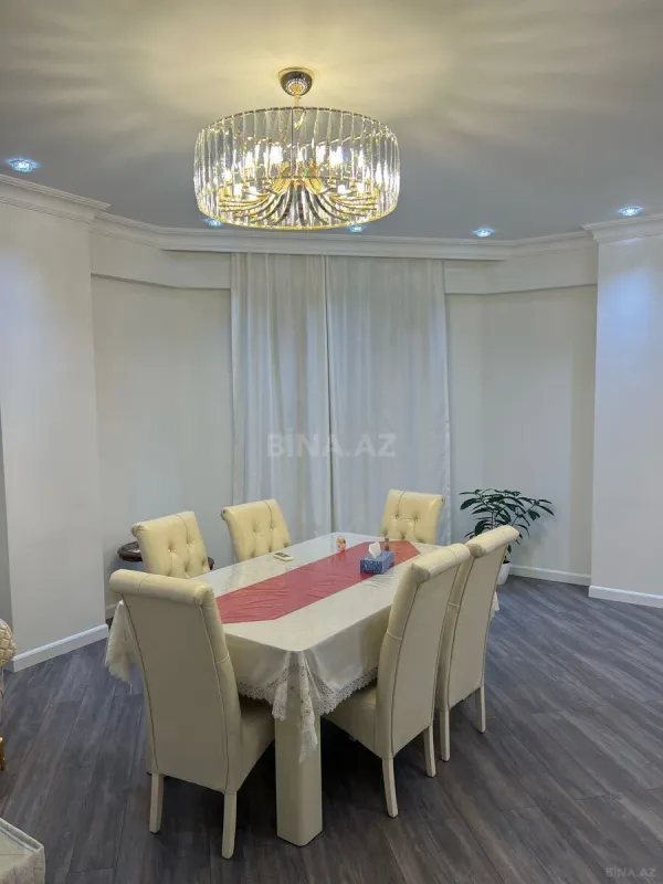 Satılır 3 otaqlı mənzil 135.5 m²