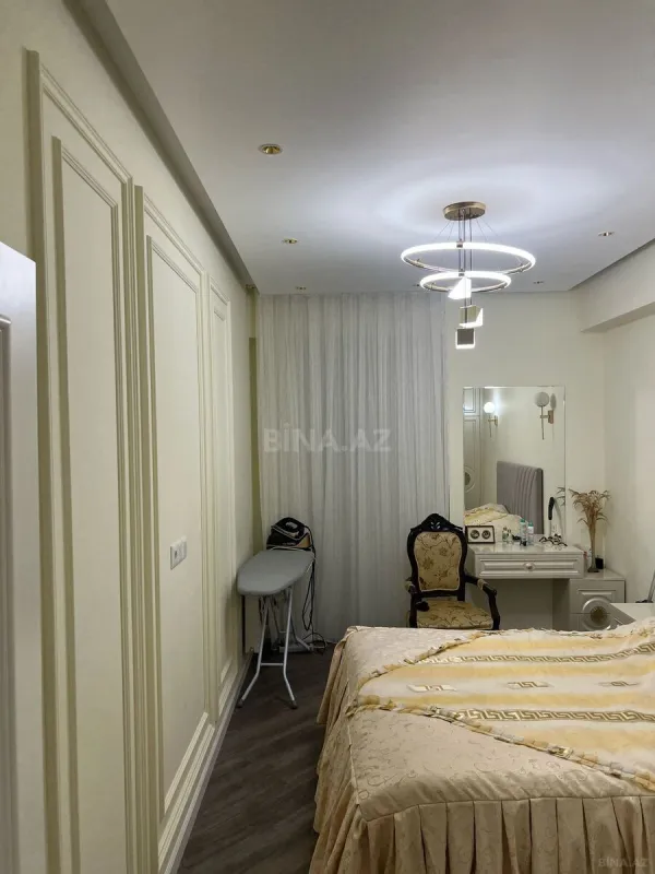 Satılır 3 otaqlı mənzil 135.5 m²