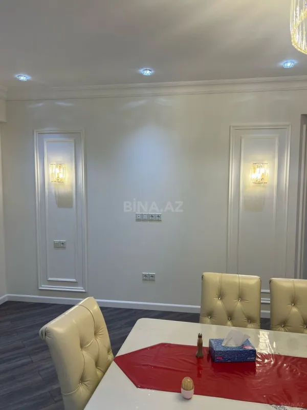 Satılır 3 otaqlı mənzil 135.5 m²