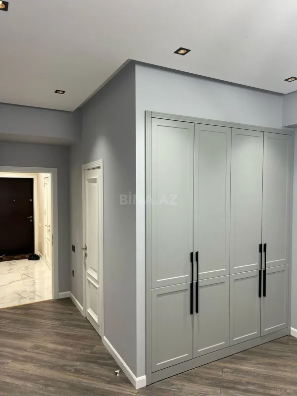 Satılır 3 otaqlı mənzil 135.5 m²