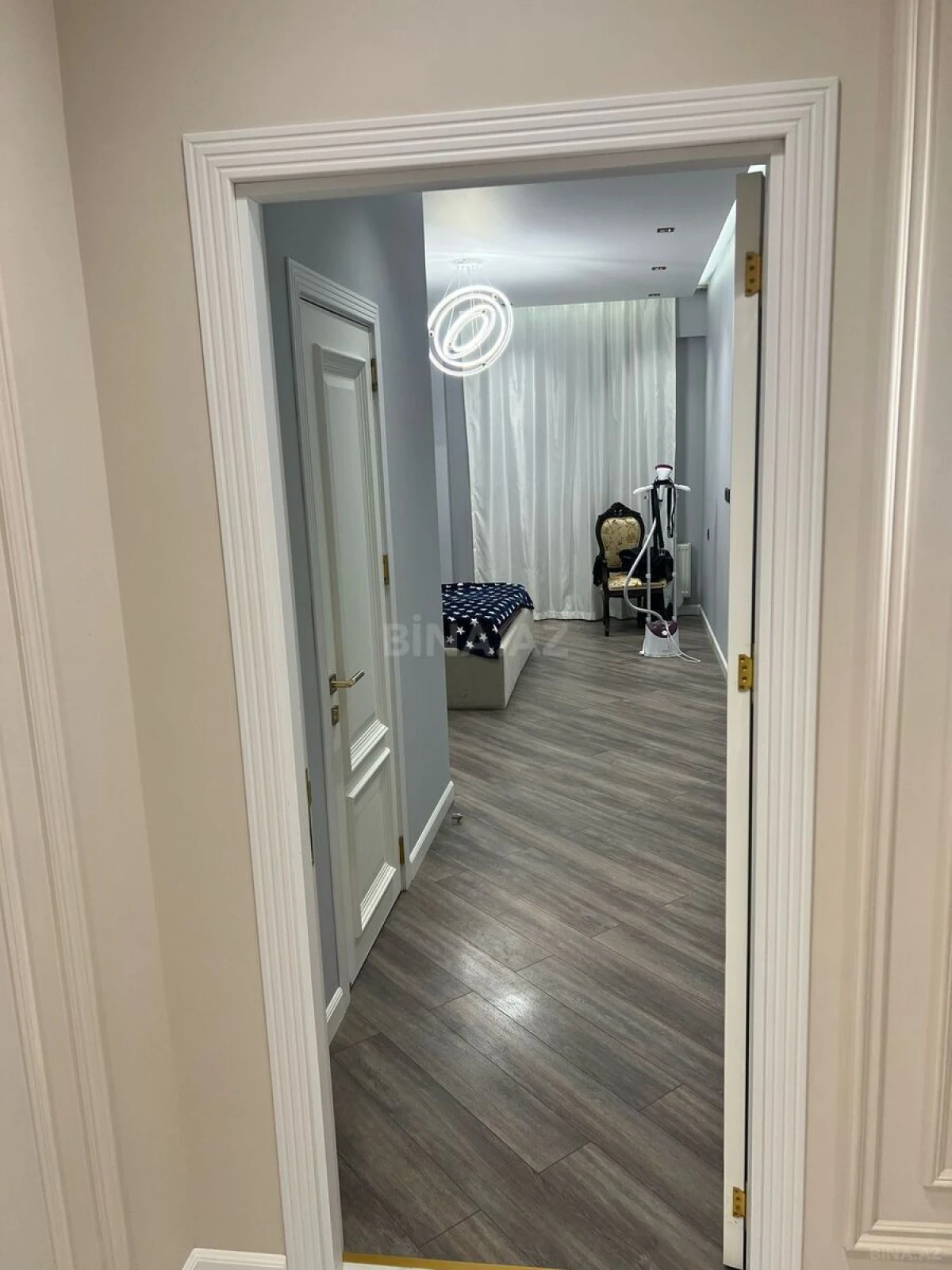 Satılır 3 otaqlı mənzil 135.5 m²