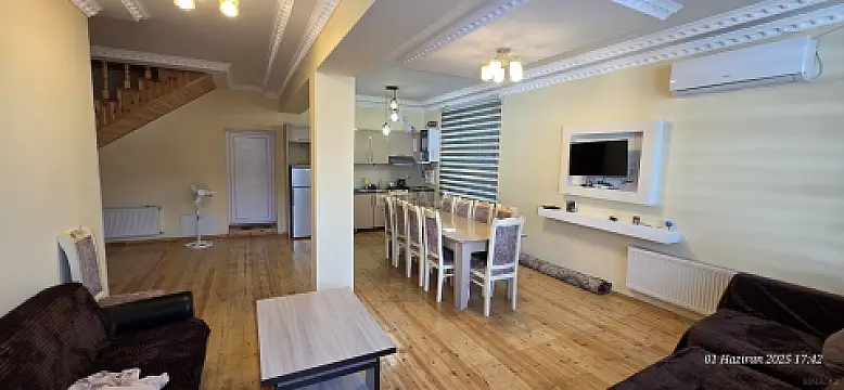 Satılır 6 otaqlı həyət evi 200 m²