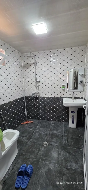 Satılır 6 otaqlı həyət evi 200 m²