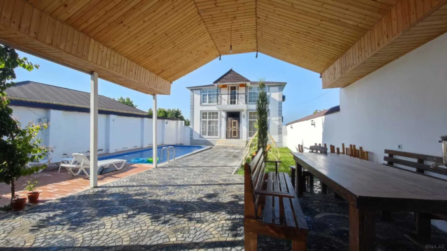Satılır 6 otaqlı həyət evi 200 m²