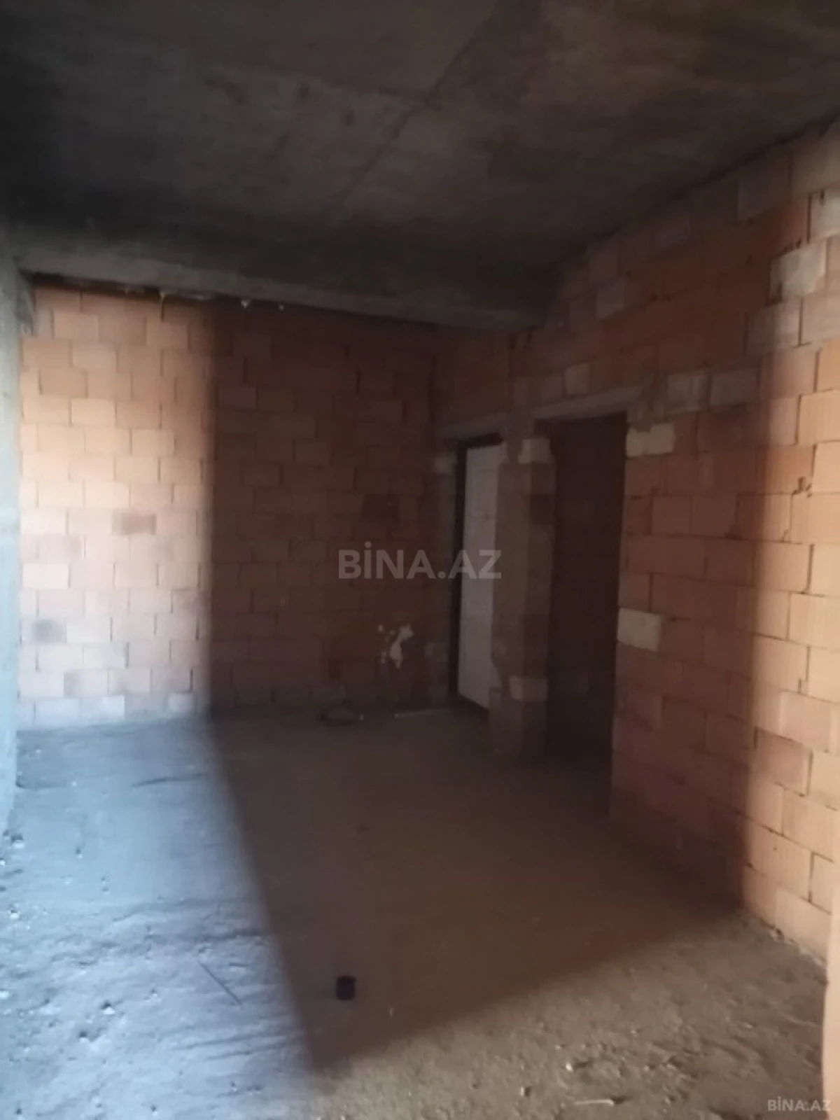 Satılır 3 otaqlı mənzil 137 m²