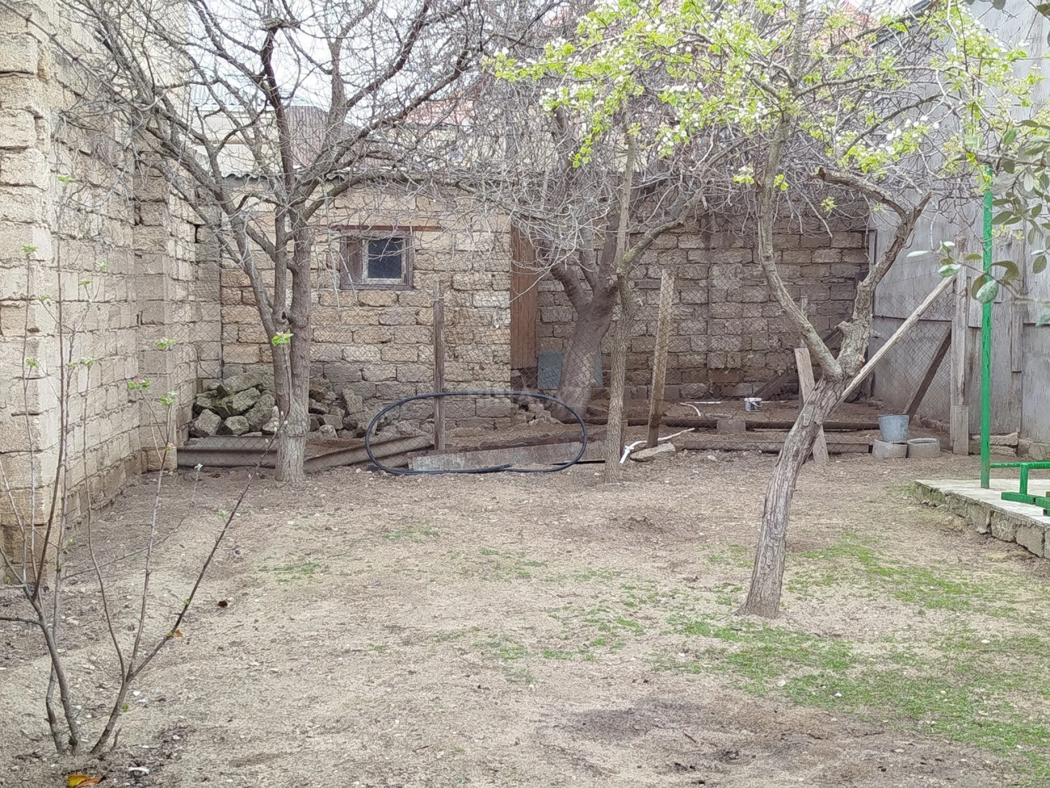 Satılır torpaq sahəsi 2 m²