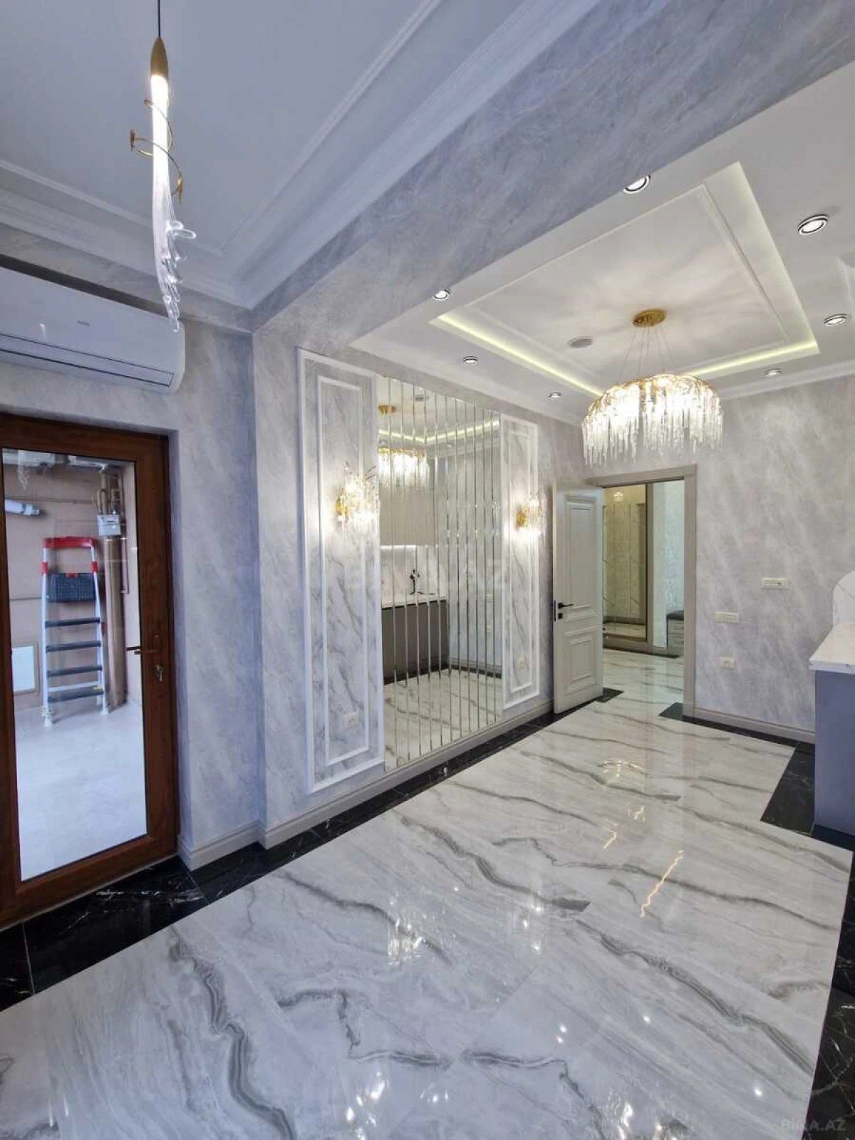 Satılır 3 otaqlı mənzil 140 m²