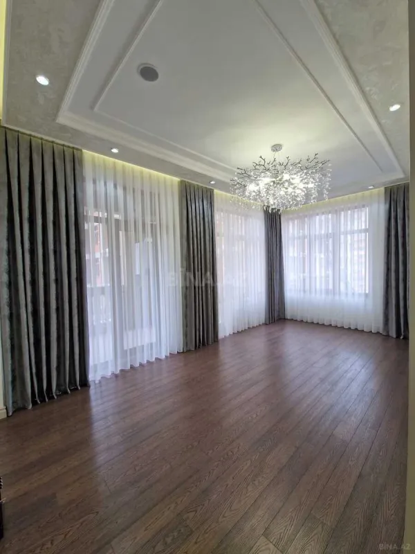 Satılır 3 otaqlı mənzil 140 m²