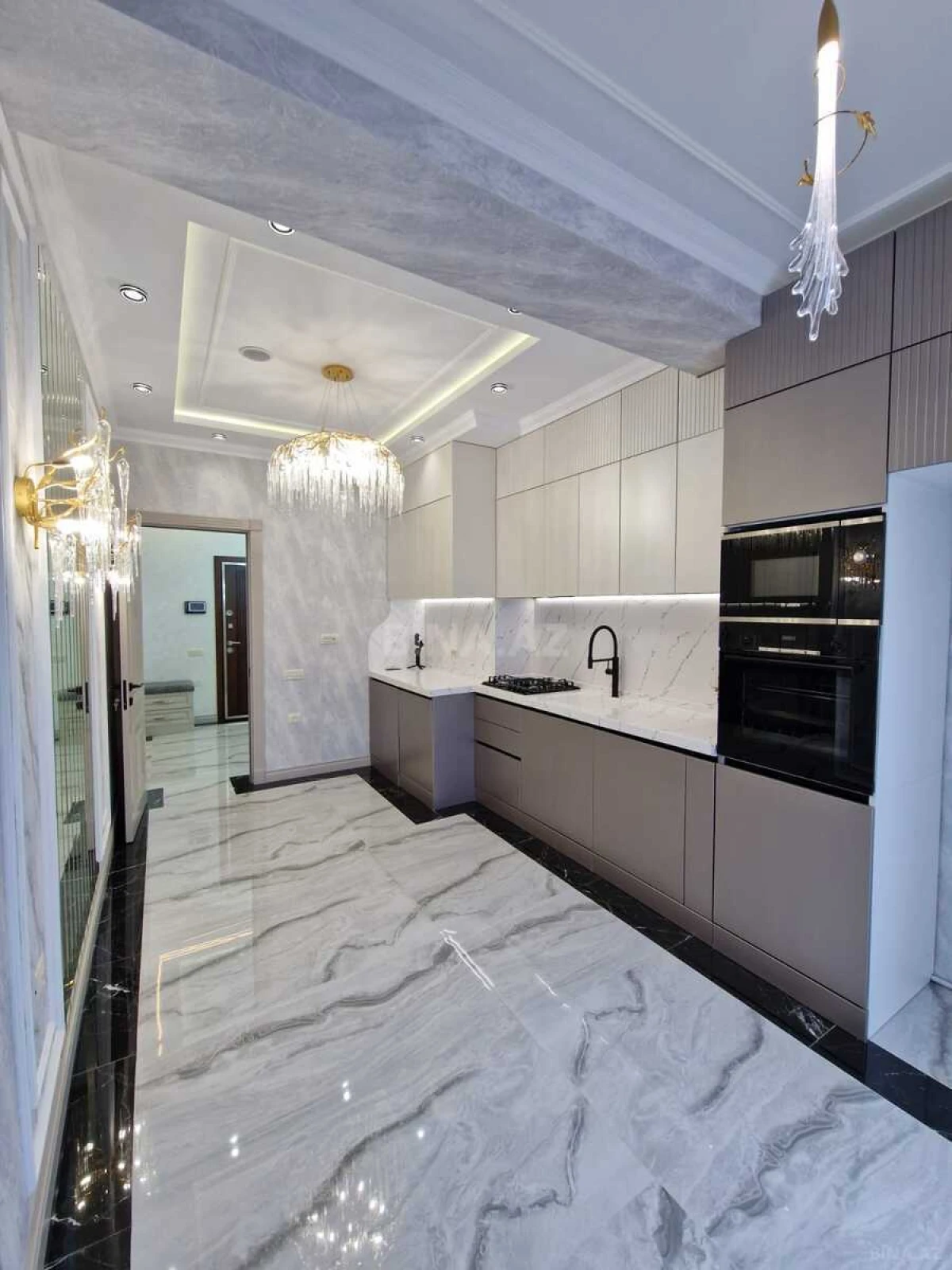Satılır 3 otaqlı mənzil 140 m²