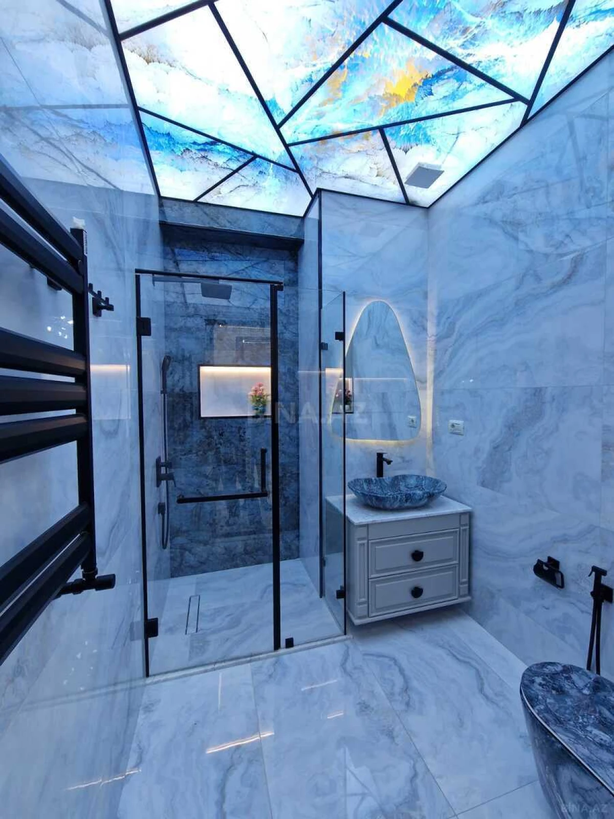 Satılır 3 otaqlı mənzil 140 m²