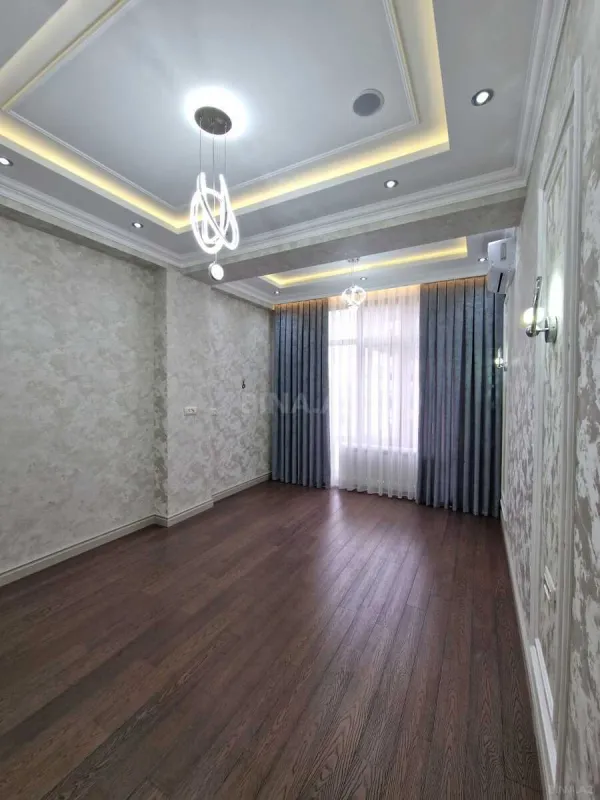 Satılır 3 otaqlı mənzil 140 m²