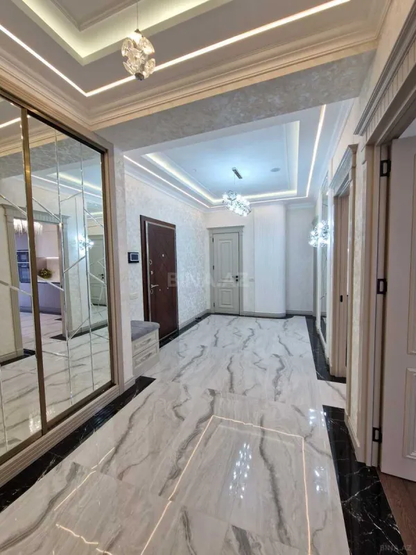 Satılır 3 otaqlı mənzil 140 m²