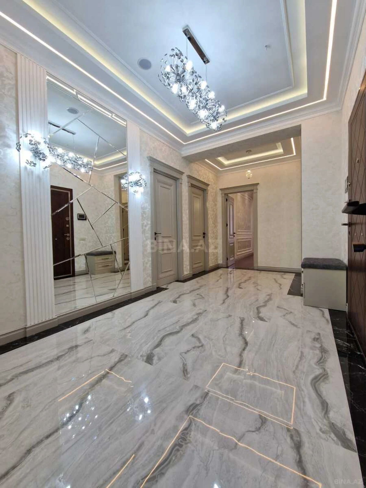 Satılır 3 otaqlı mənzil 140 m²