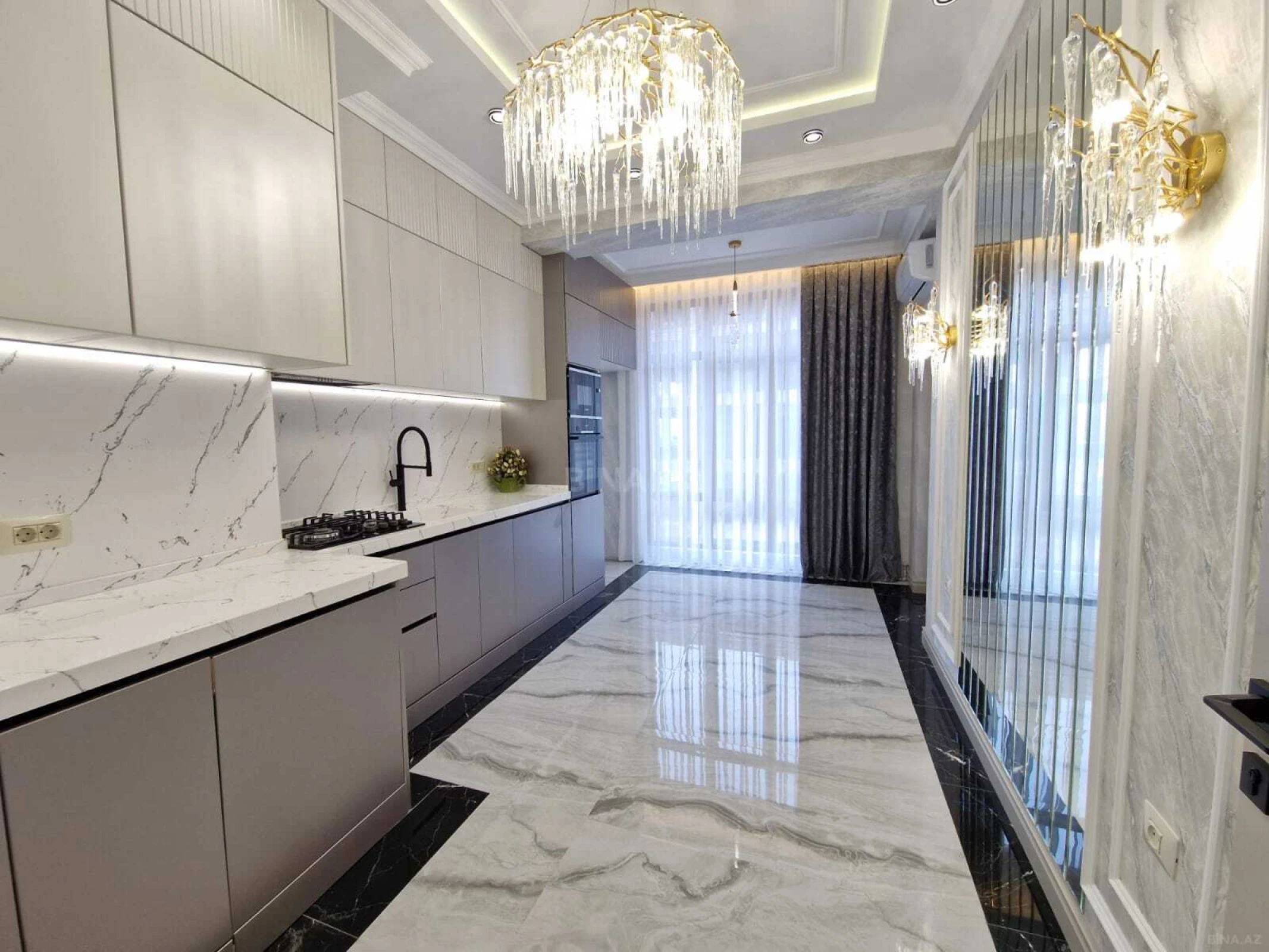 Satılır 3 otaqlı mənzil 140 m²