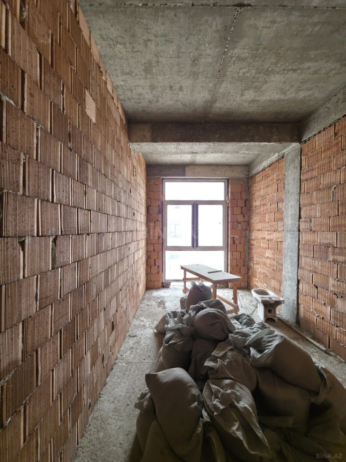 Satılır 3 otaqlı mənzil 104.2 m²