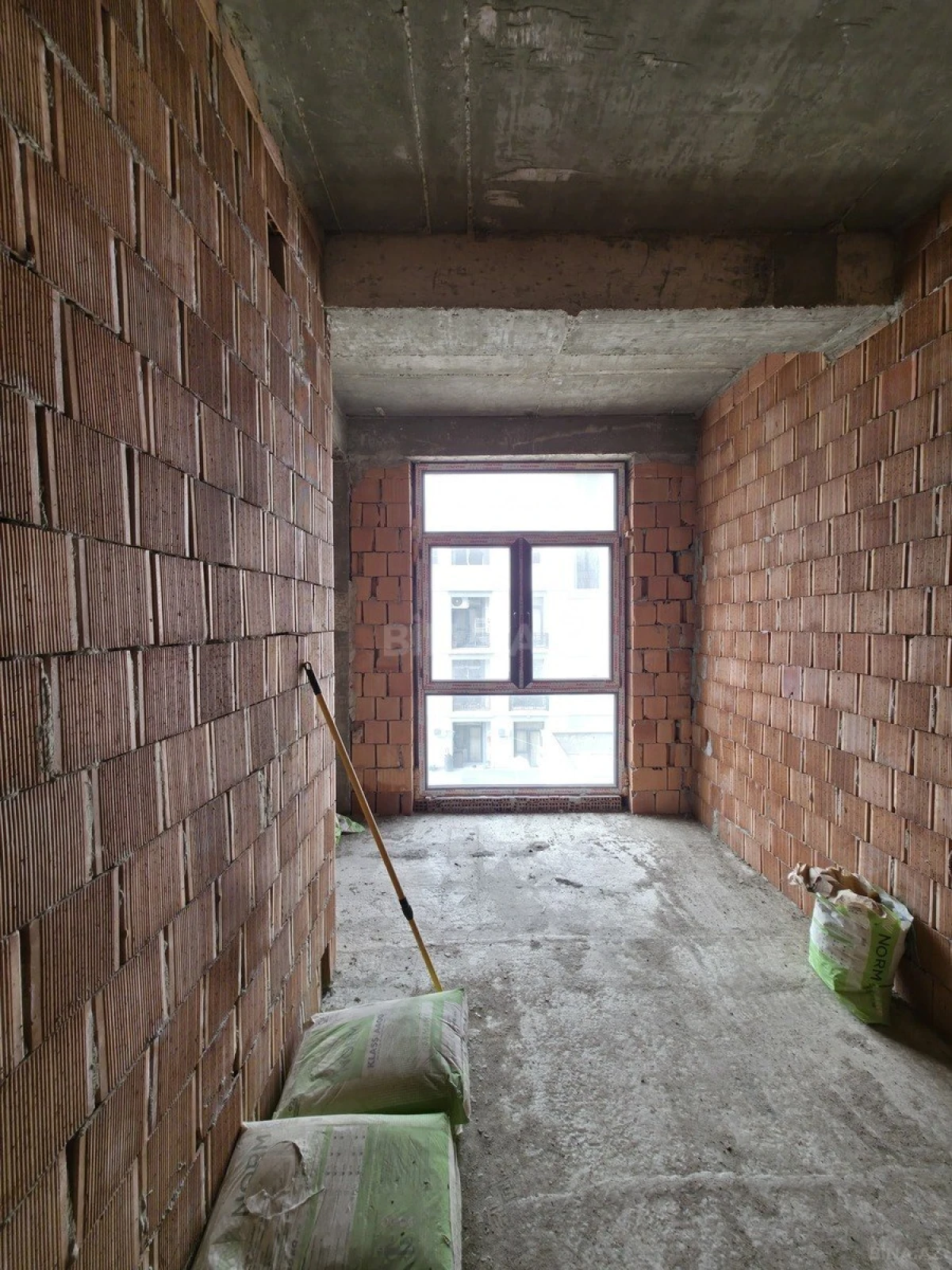 Satılır 3 otaqlı mənzil 104.2 m²