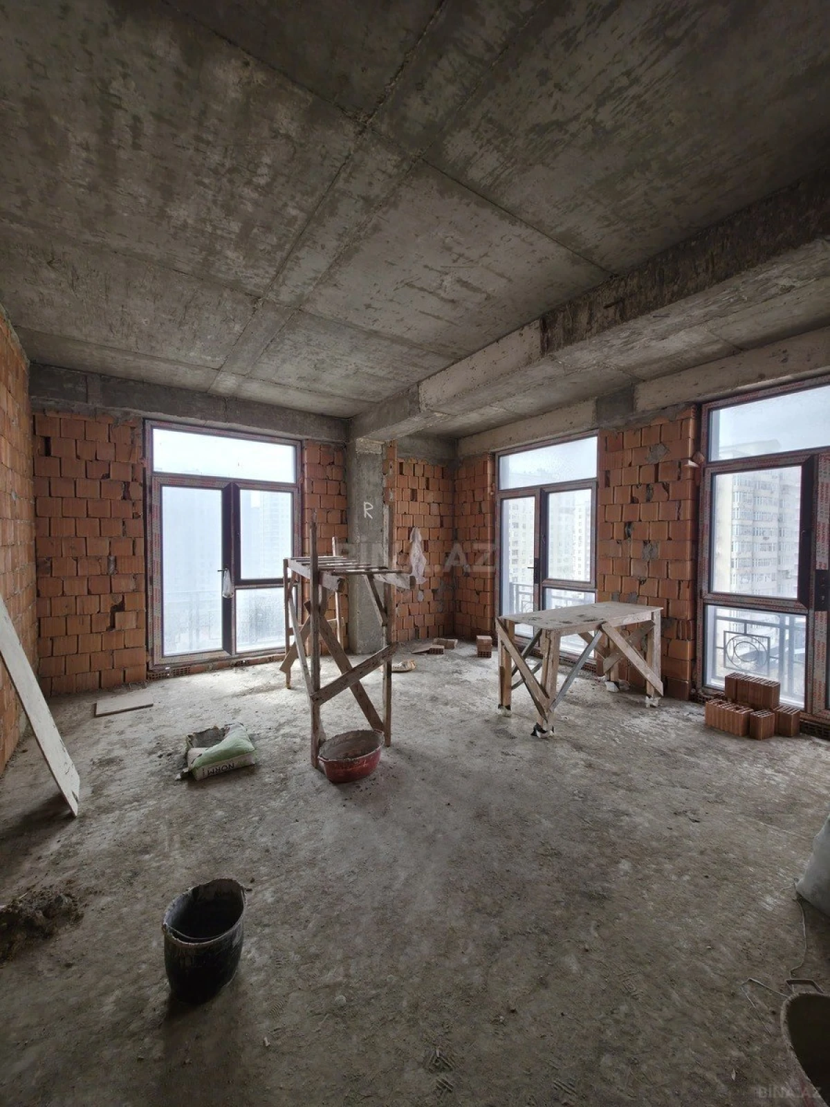 Satılır 3 otaqlı mənzil 104.2 m²