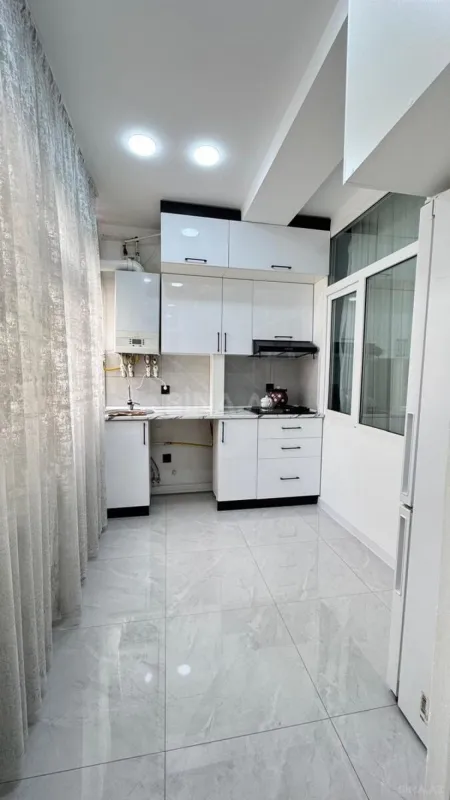 Kirayə verilir 2 otaqlı mənzil 65 m²