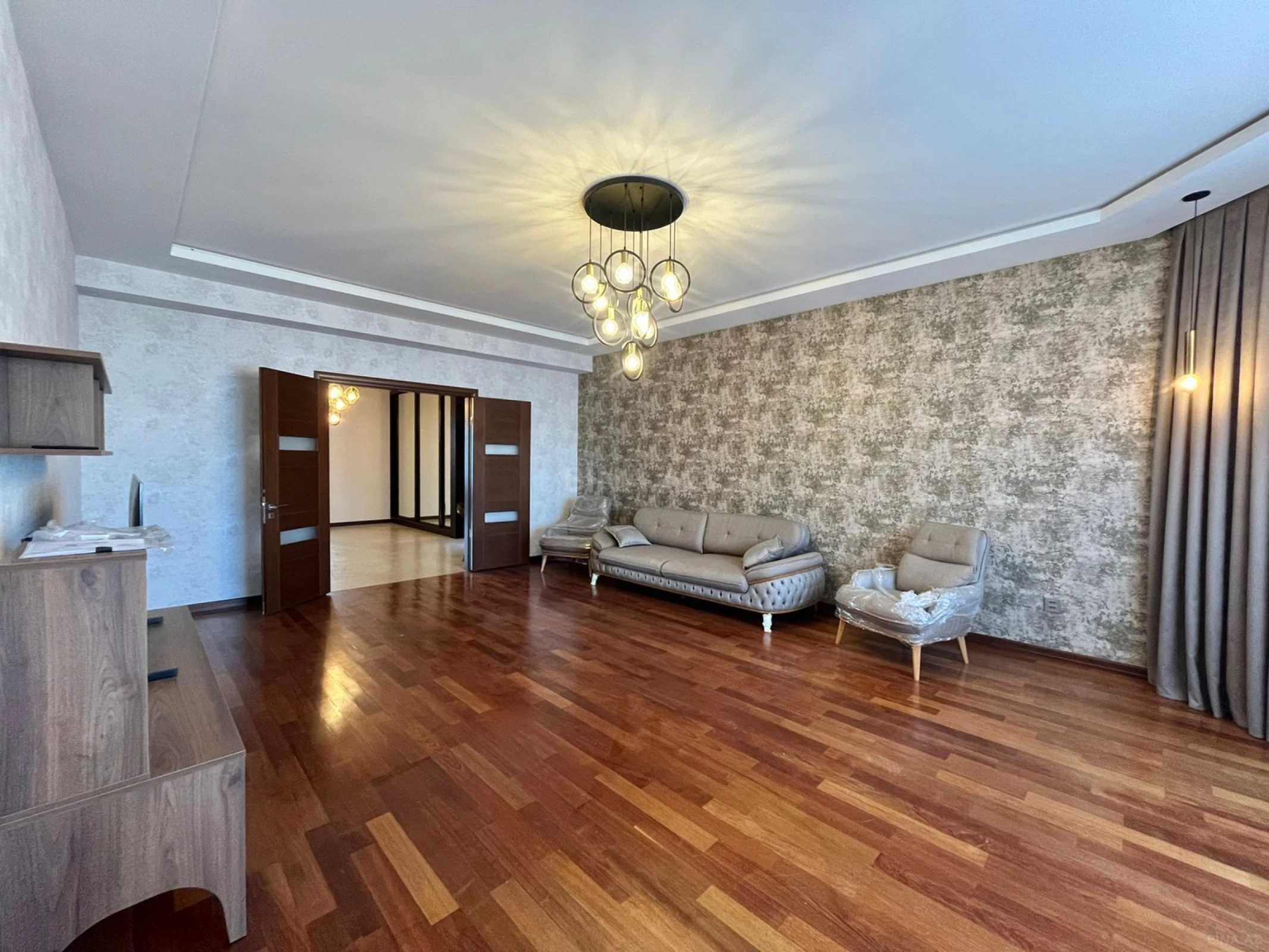 Kirayə verilir 3 otaqlı mənzil 135 m²