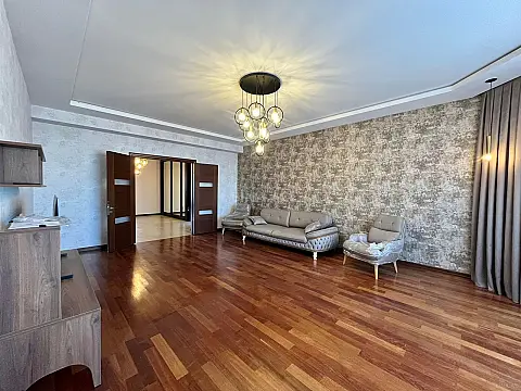 Kirayə verilir 3 otaqlı mənzil 135 m²