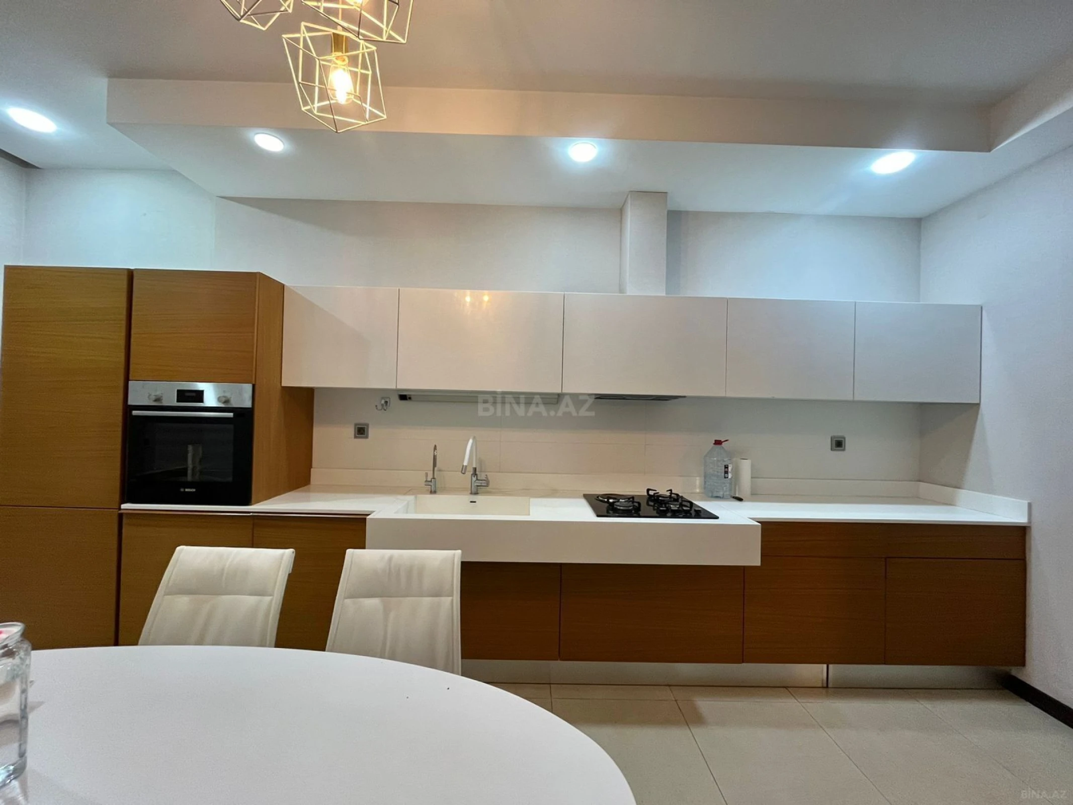 Kirayə verilir 3 otaqlı mənzil 135 m²