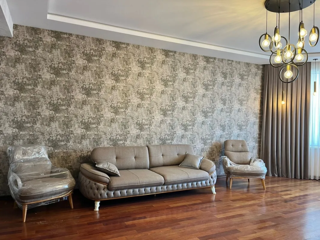 Kirayə verilir 3 otaqlı mənzil 135 m²