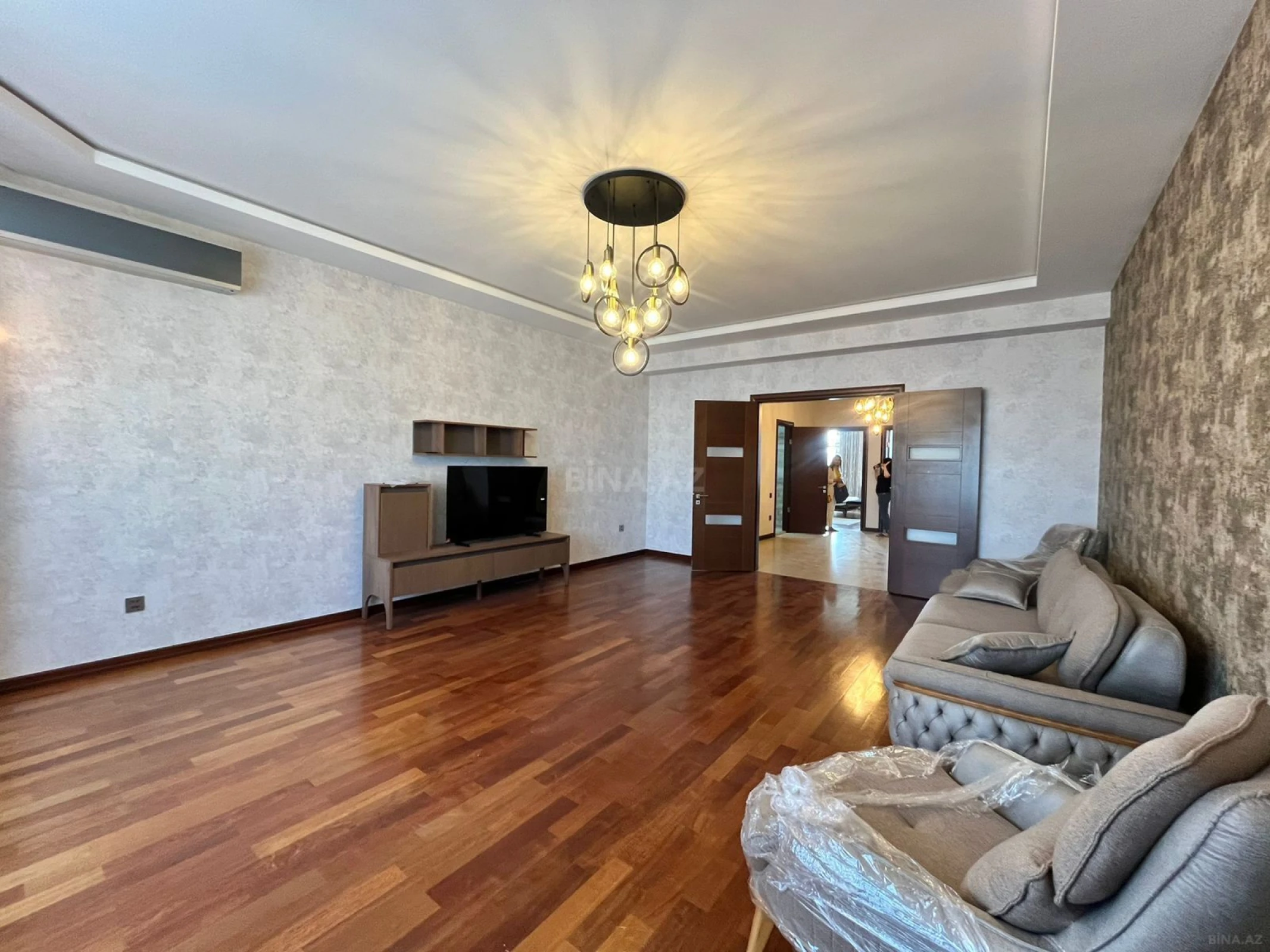 Kirayə verilir 3 otaqlı mənzil 135 m²