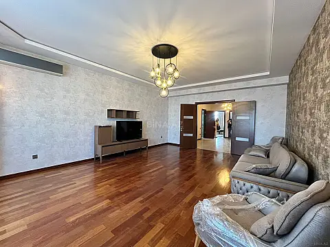 Kirayə verilir 3 otaqlı mənzil 135 m²