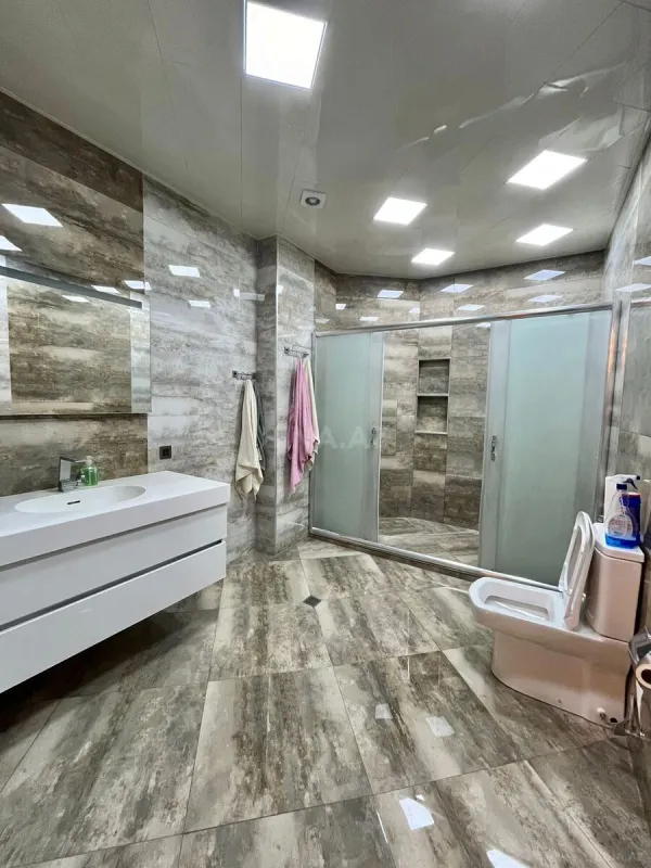 Kirayə verilir 3 otaqlı mənzil 135 m²