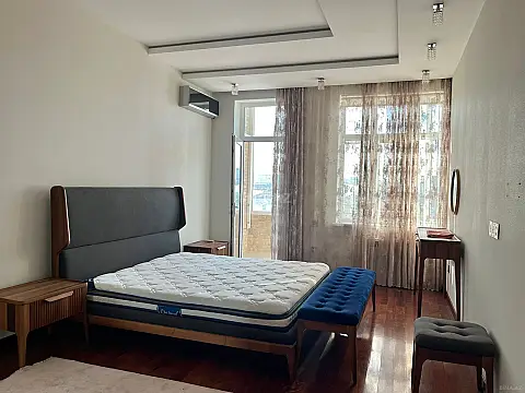 Kirayə verilir 3 otaqlı mənzil 135 m²