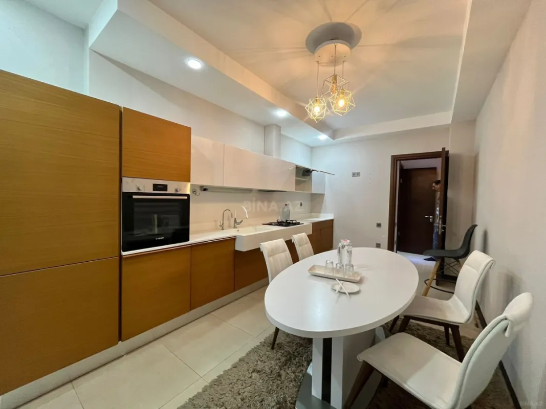 Kirayə verilir 3 otaqlı mənzil 135 m²