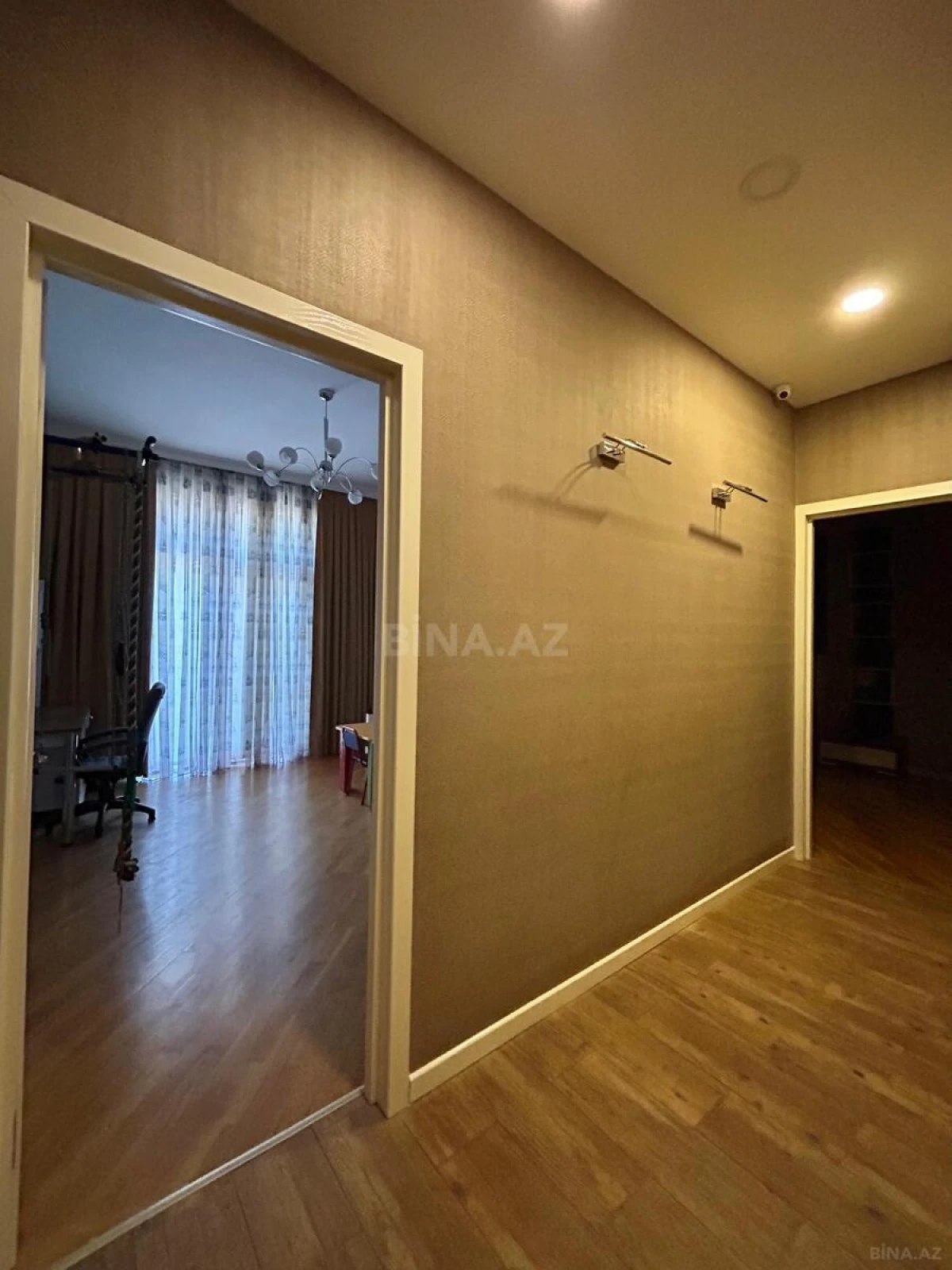 Kirayə verilir 3 otaqlı mənzil 132 m²