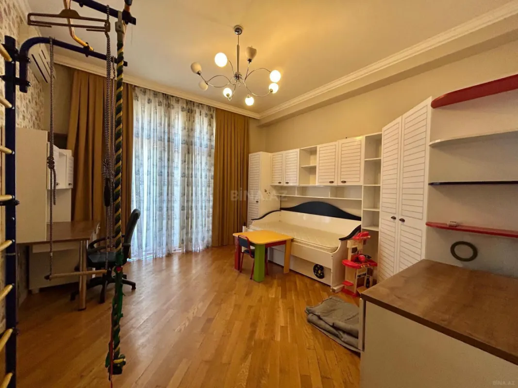 Kirayə verilir 3 otaqlı mənzil 132 m²