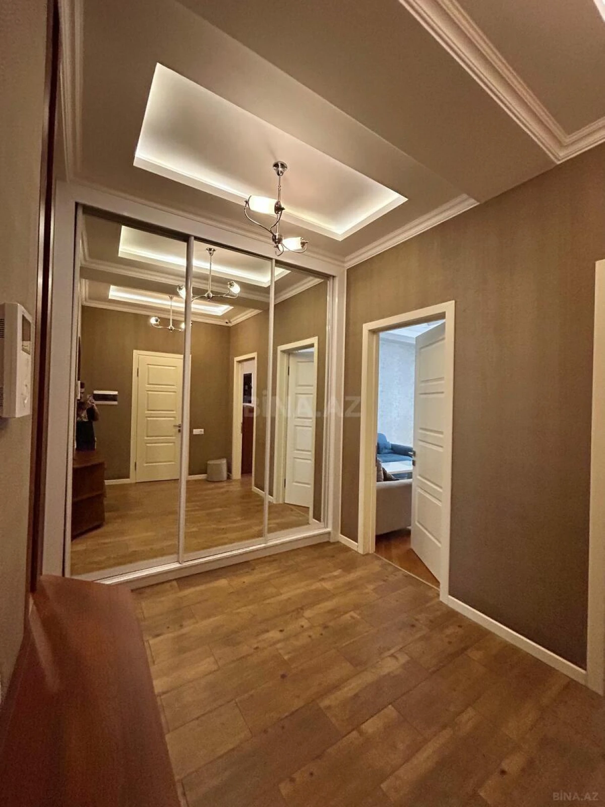 Kirayə verilir 3 otaqlı mənzil 132 m²