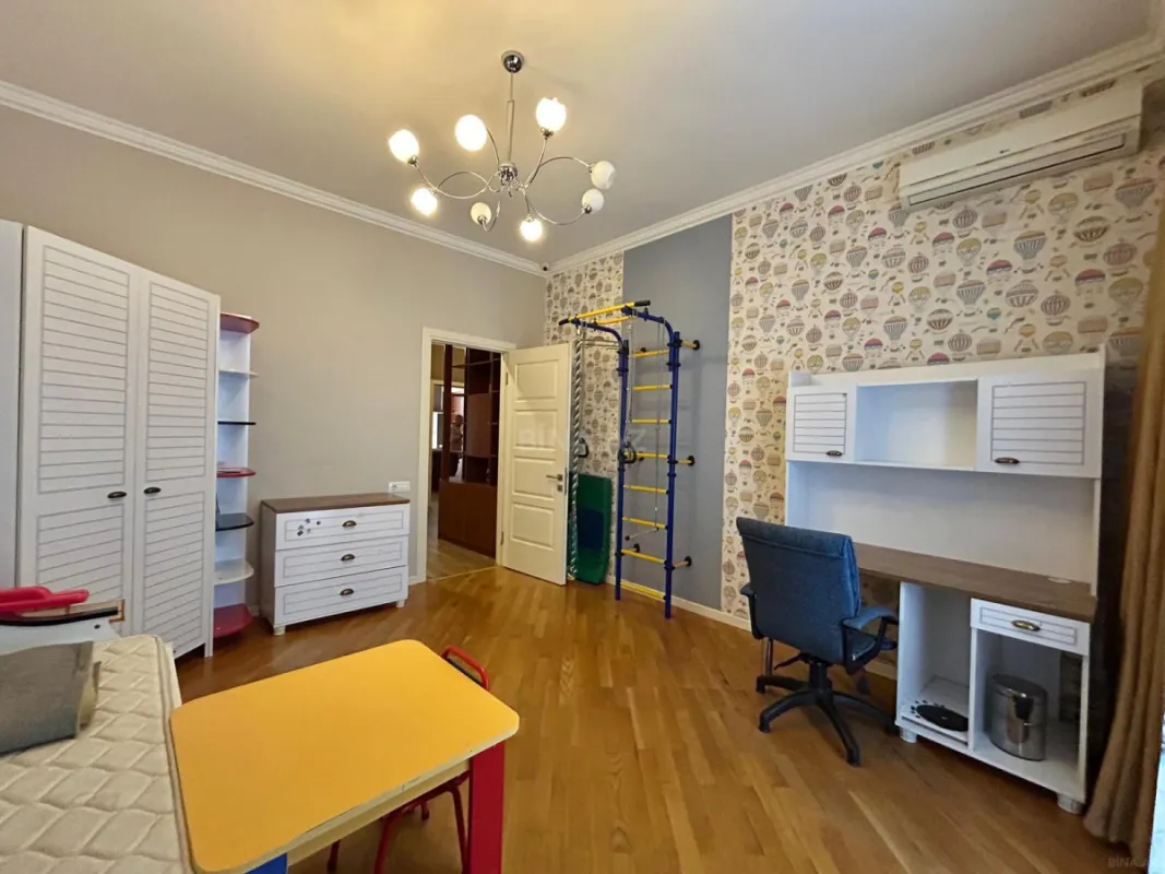 Kirayə verilir 3 otaqlı mənzil 132 m²