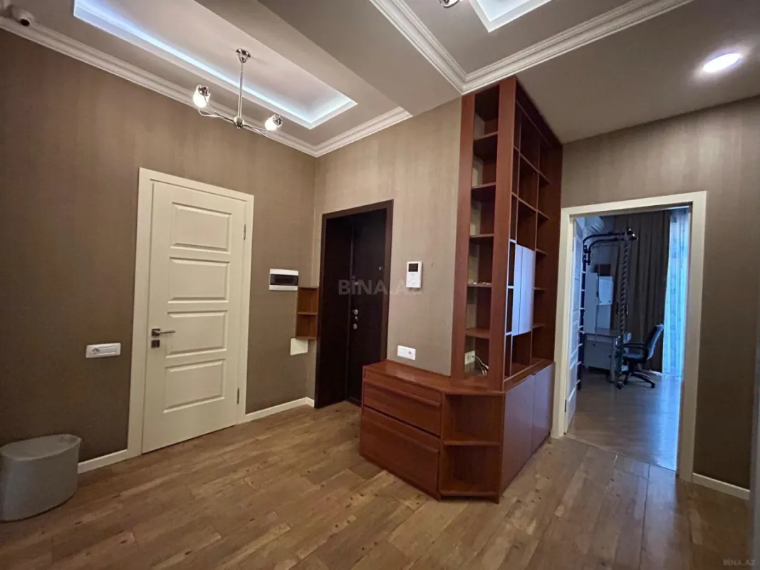 Kirayə verilir 3 otaqlı mənzil 132 m²