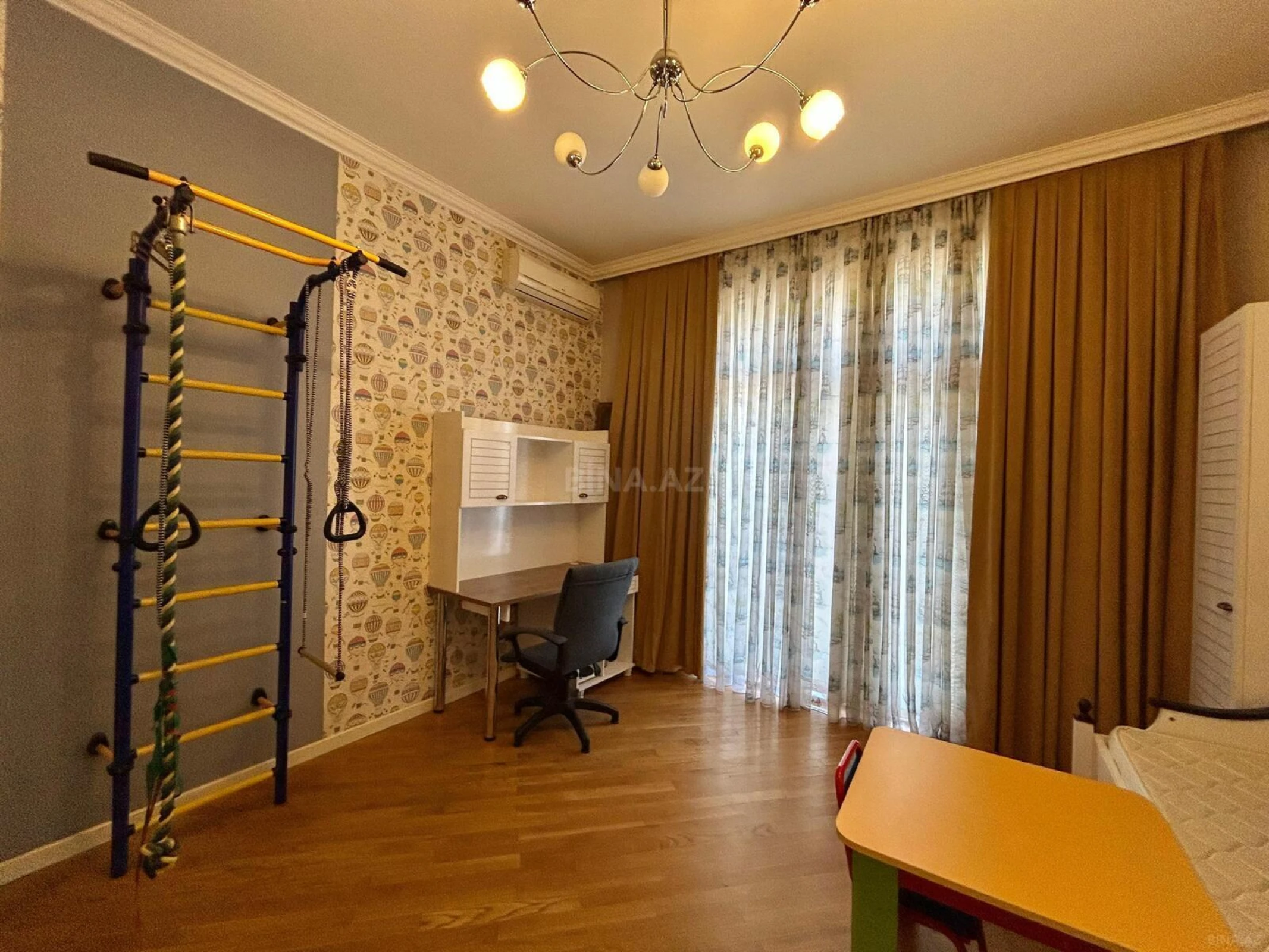 Kirayə verilir 3 otaqlı mənzil 132 m²