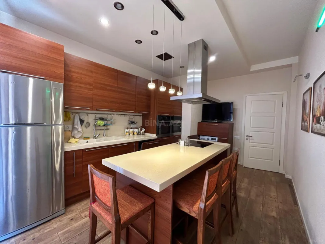 Kirayə verilir 3 otaqlı mənzil 132 m²